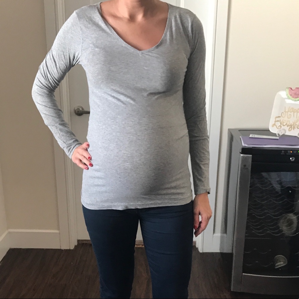 Gap Maternity Pure Body long sleeve v neck